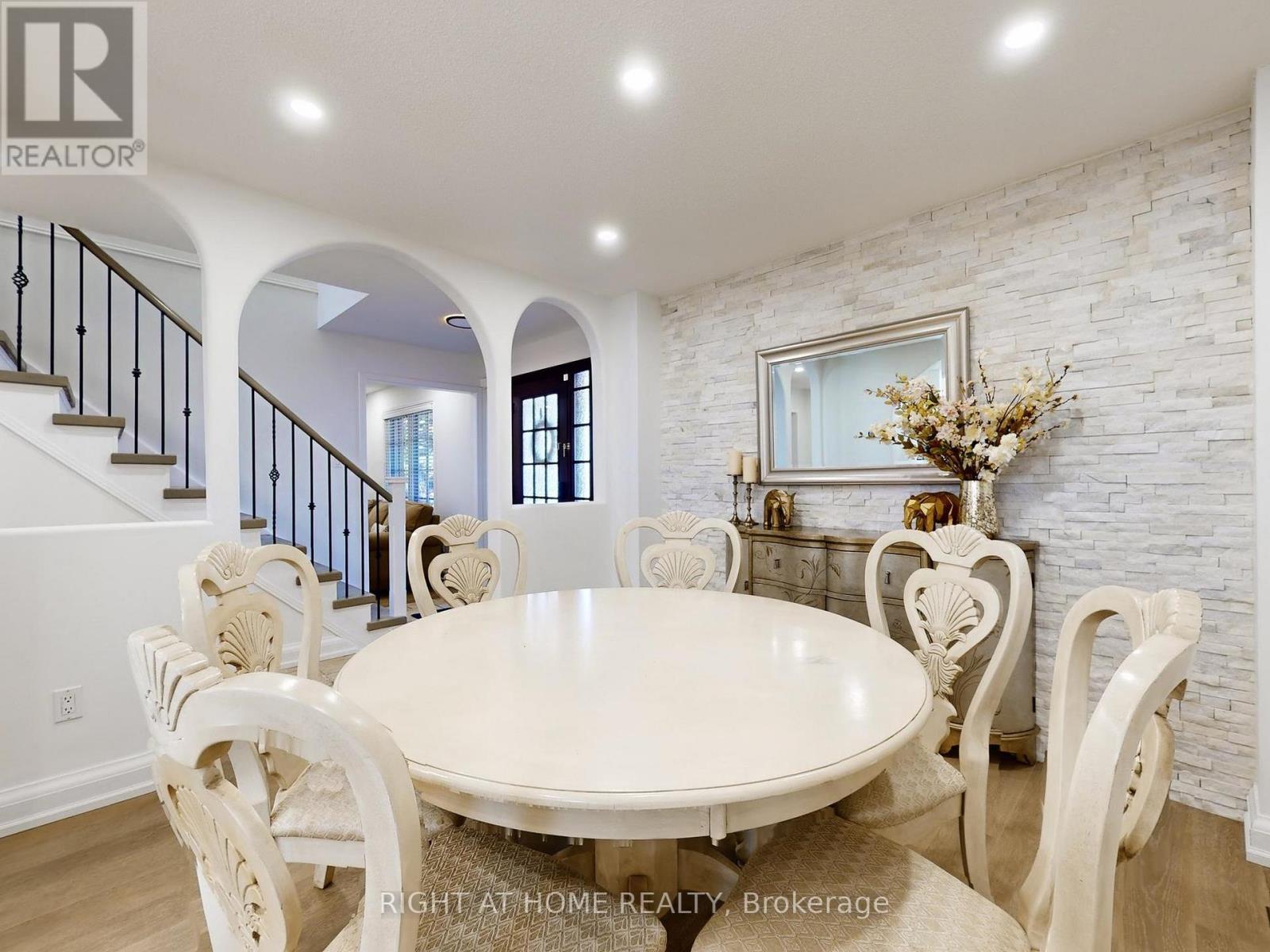 828 Leslie Valley Drive, Newmarket (Huron Heights-Leslie Valley), Ontario  L3Y 7H3 - Photo 17 - N12453600