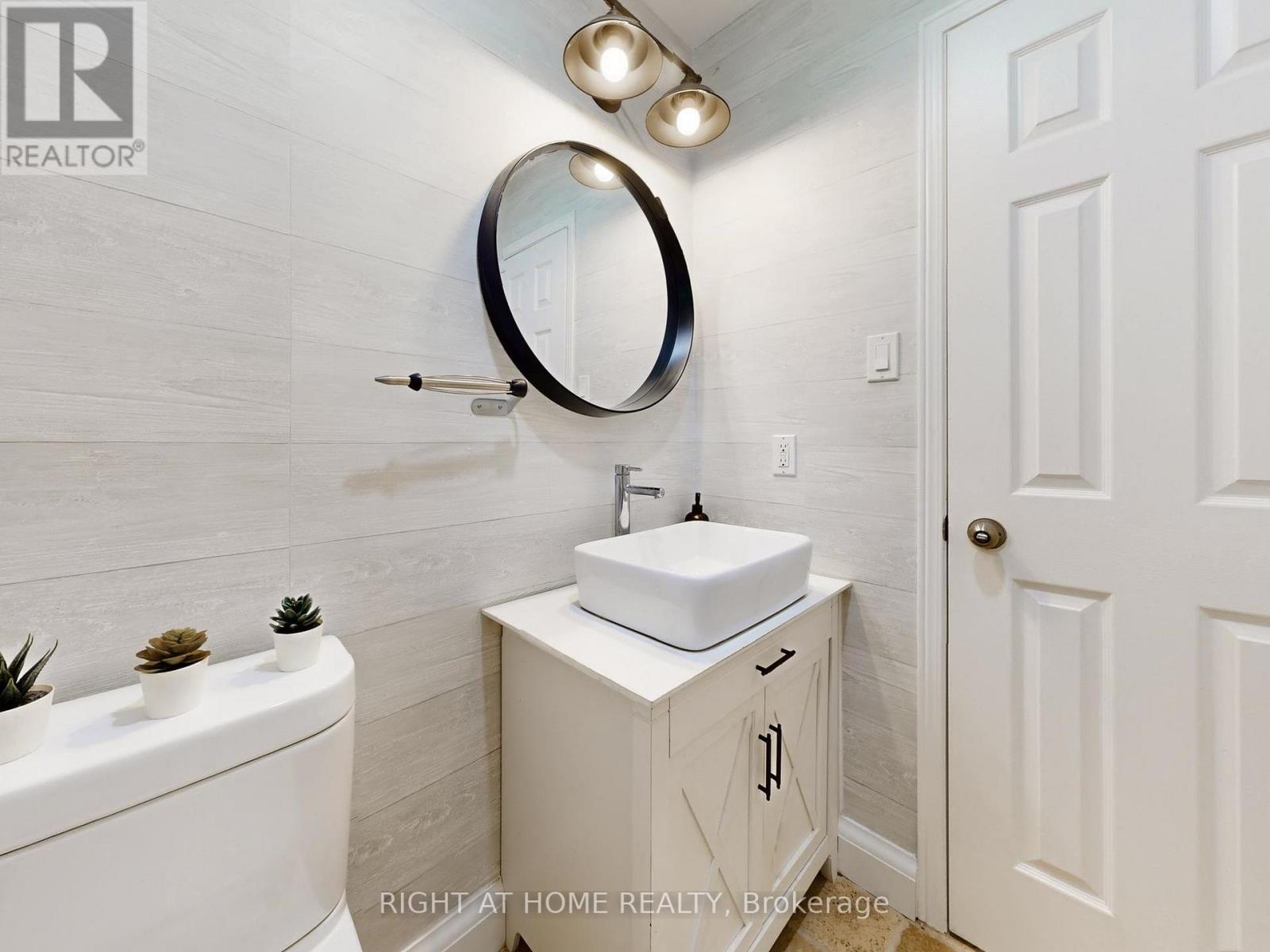828 Leslie Valley Drive, Newmarket (Huron Heights-Leslie Valley), Ontario  L3Y 7H3 - Photo 18 - N12453600