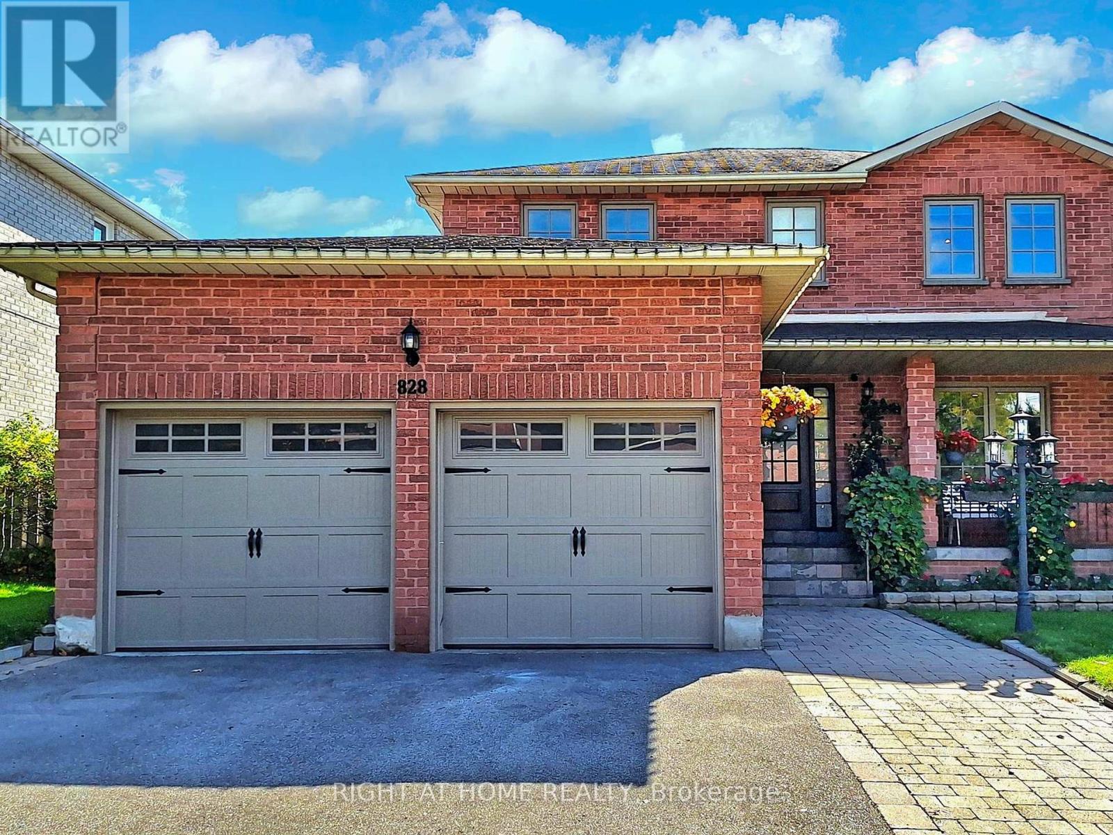 828 Leslie Valley Drive, Newmarket (Huron Heights-Leslie Valley), Ontario  L3Y 7H3 - Photo 2 - N12453600
