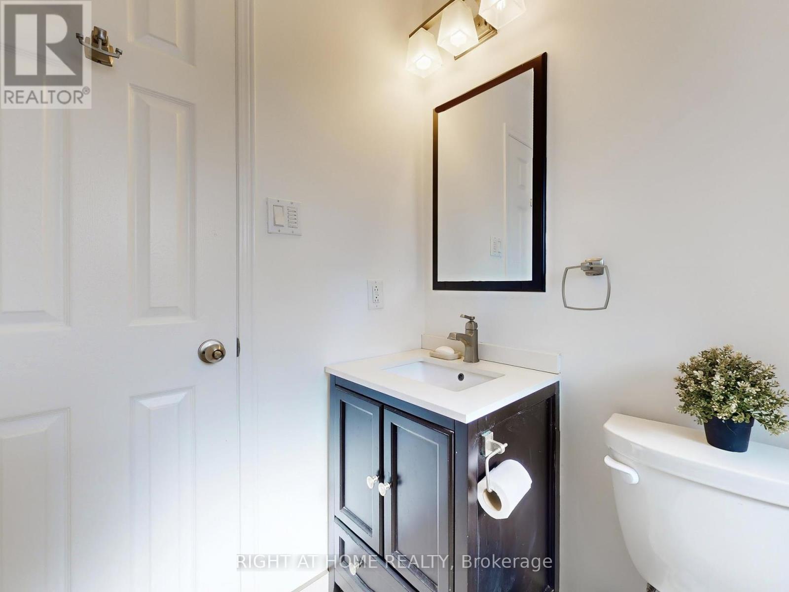 828 Leslie Valley Drive, Newmarket (Huron Heights-Leslie Valley), Ontario  L3Y 7H3 - Photo 22 - N12453600