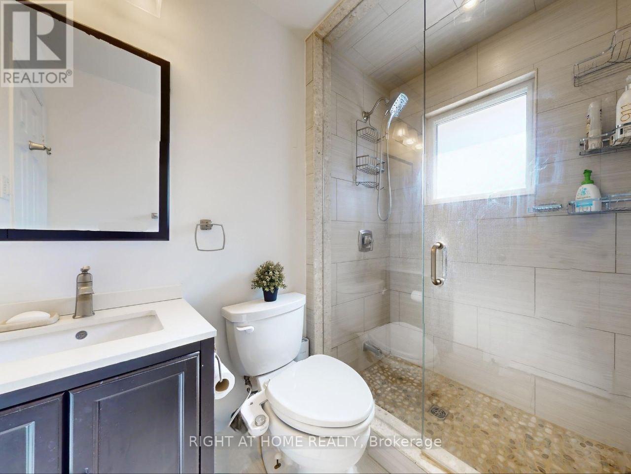 828 Leslie Valley Drive, Newmarket (Huron Heights-Leslie Valley), Ontario  L3Y 7H3 - Photo 23 - N12453600