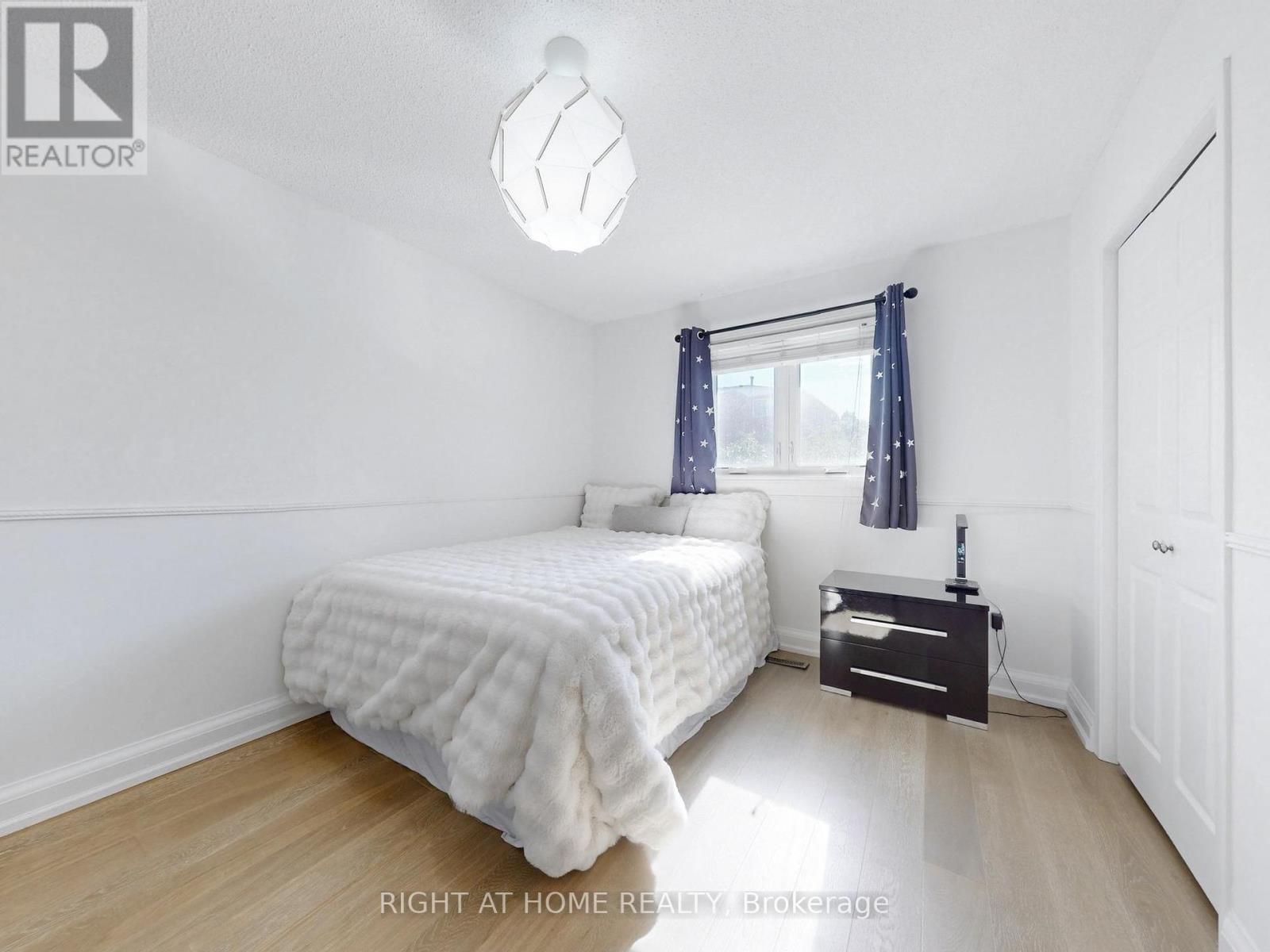 828 Leslie Valley Drive, Newmarket (Huron Heights-Leslie Valley), Ontario  L3Y 7H3 - Photo 26 - N12453600