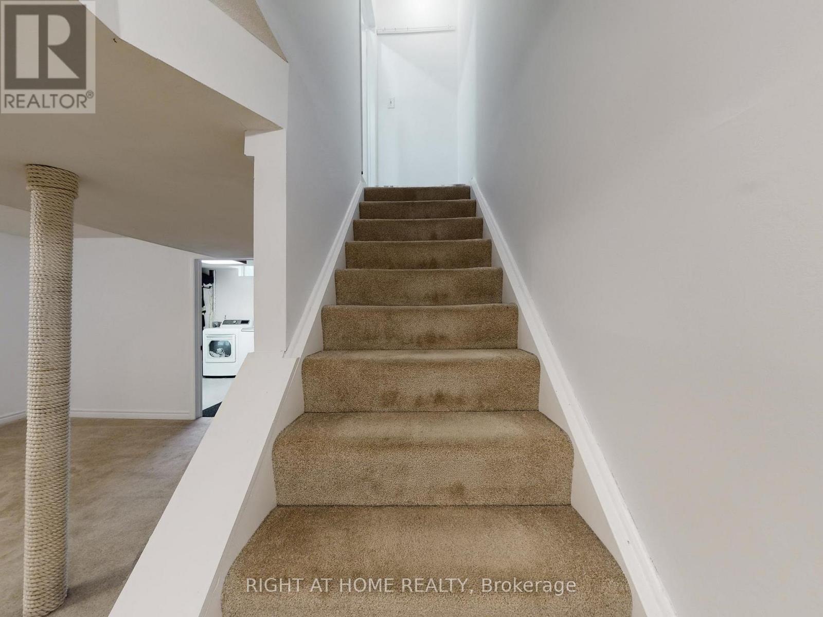 828 Leslie Valley Drive, Newmarket (Huron Heights-Leslie Valley), Ontario  L3Y 7H3 - Photo 30 - N12453600