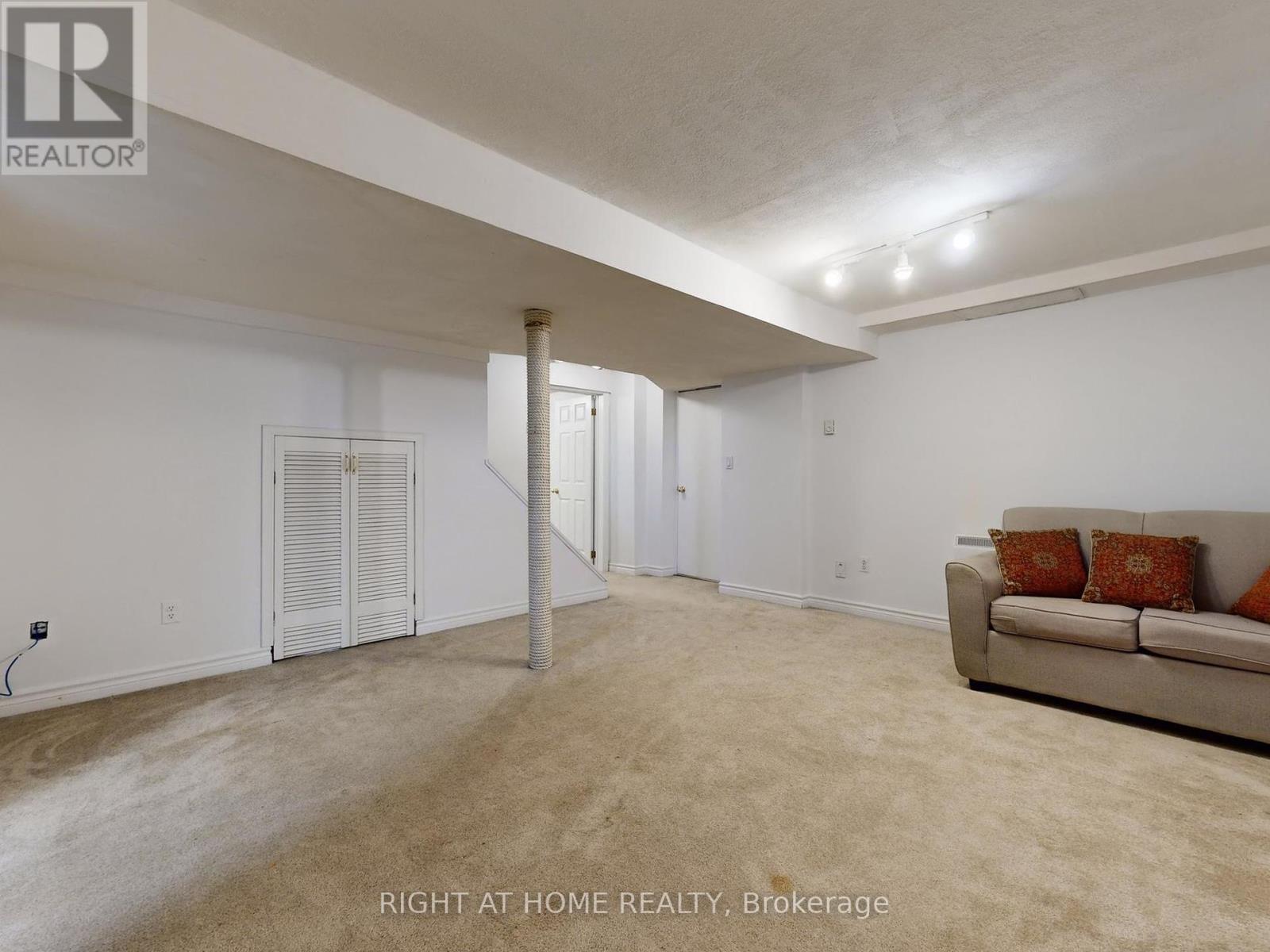 828 Leslie Valley Drive, Newmarket (Huron Heights-Leslie Valley), Ontario  L3Y 7H3 - Photo 32 - N12453600