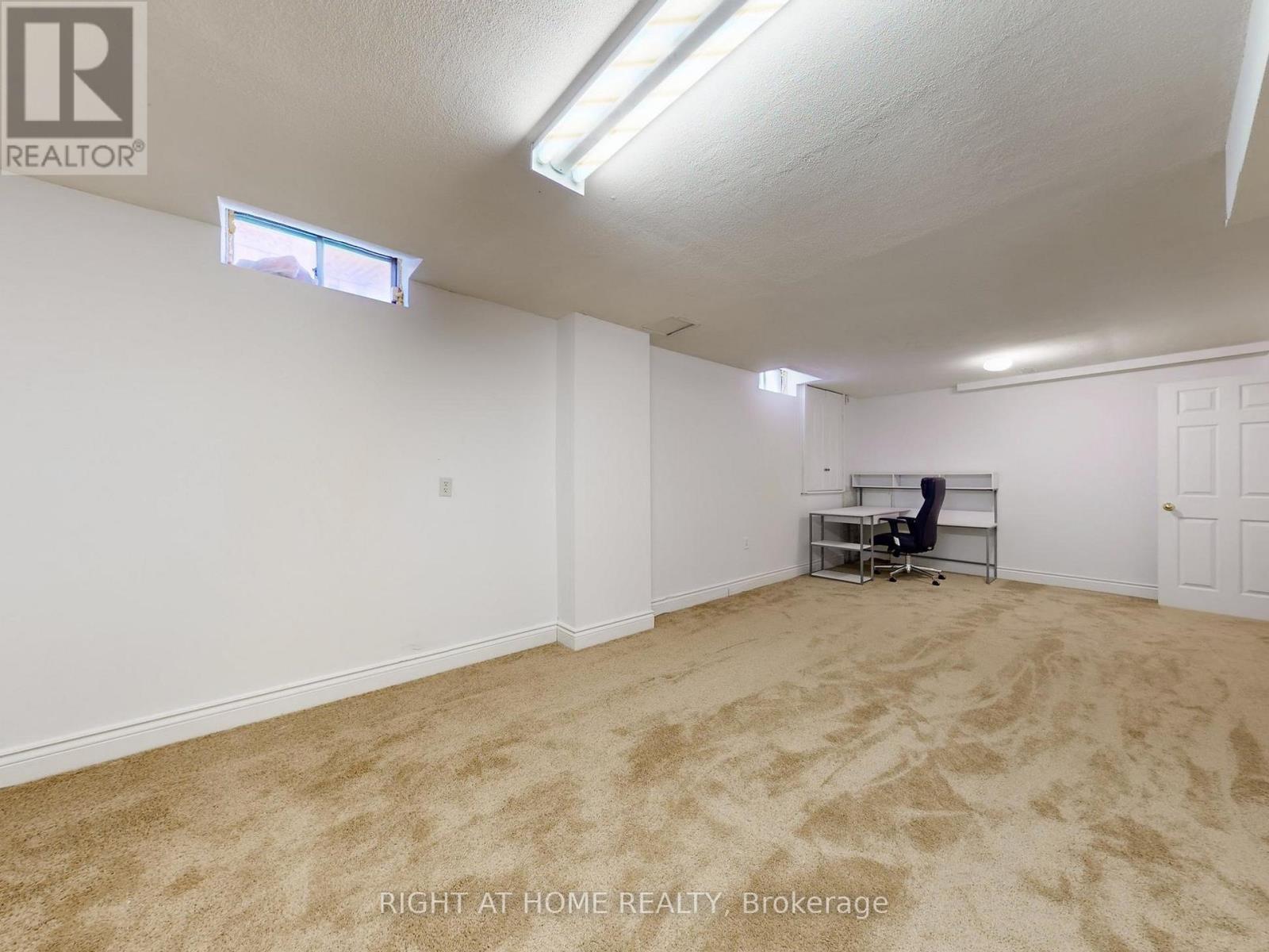 828 Leslie Valley Drive, Newmarket (Huron Heights-Leslie Valley), Ontario  L3Y 7H3 - Photo 34 - N12453600