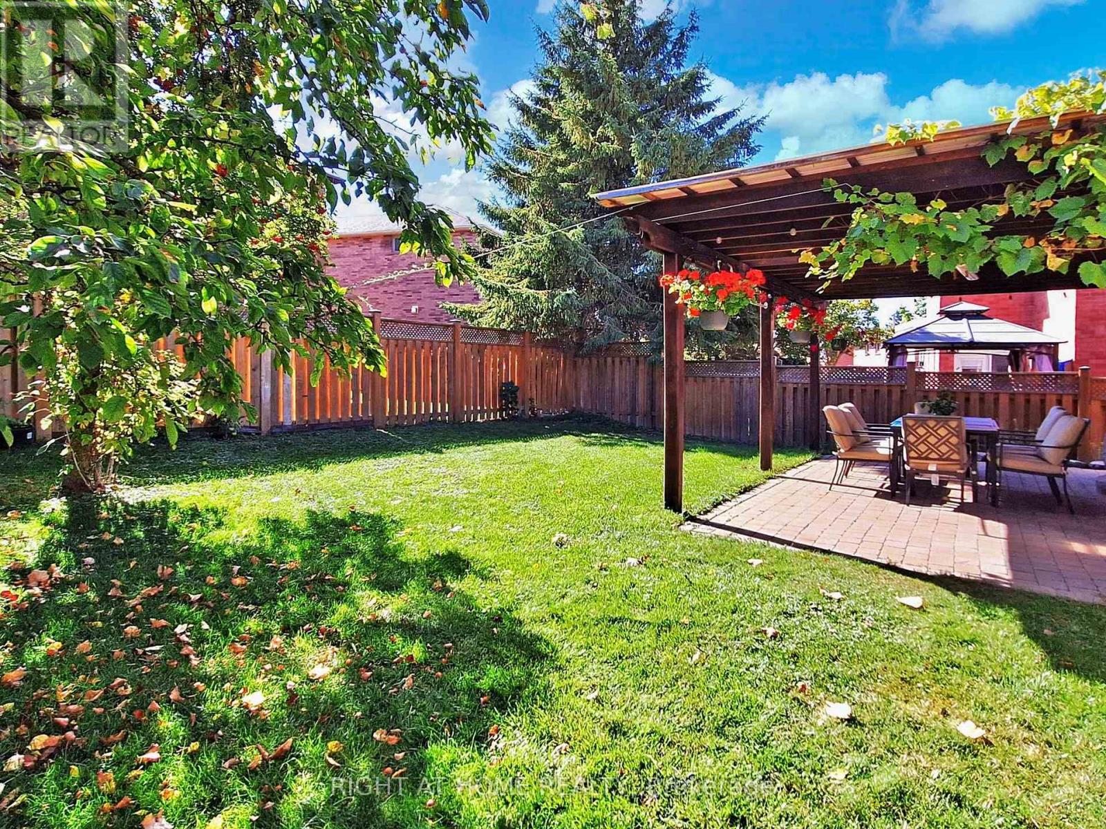 828 Leslie Valley Drive, Newmarket (Huron Heights-Leslie Valley), Ontario  L3Y 7H3 - Photo 36 - N12453600