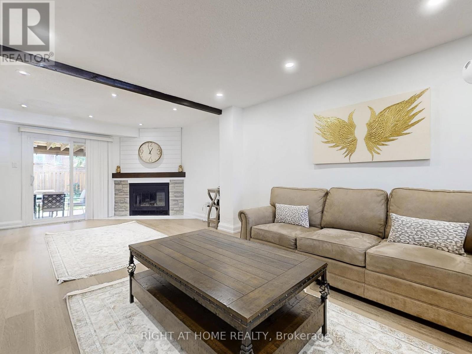 828 Leslie Valley Drive, Newmarket (Huron Heights-Leslie Valley), Ontario  L3Y 7H3 - Photo 6 - N12453600