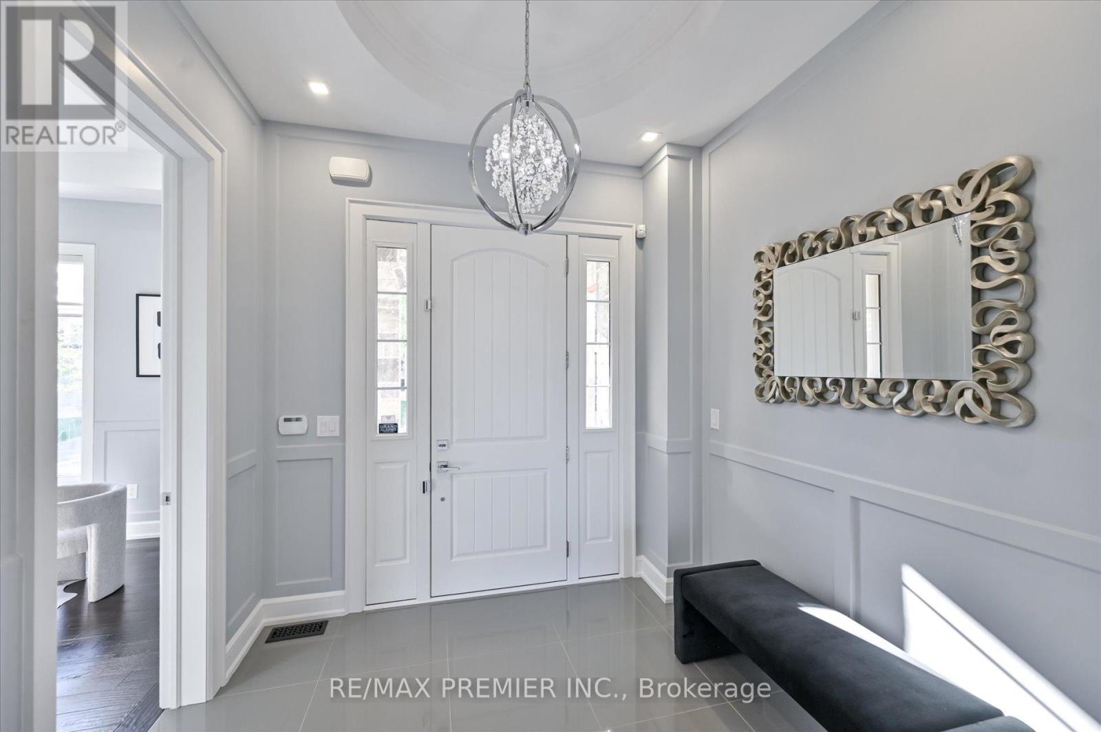 346 Farrell Road, Vaughan, Ontario  L6A 4W9 - Photo 3 - N12453628
