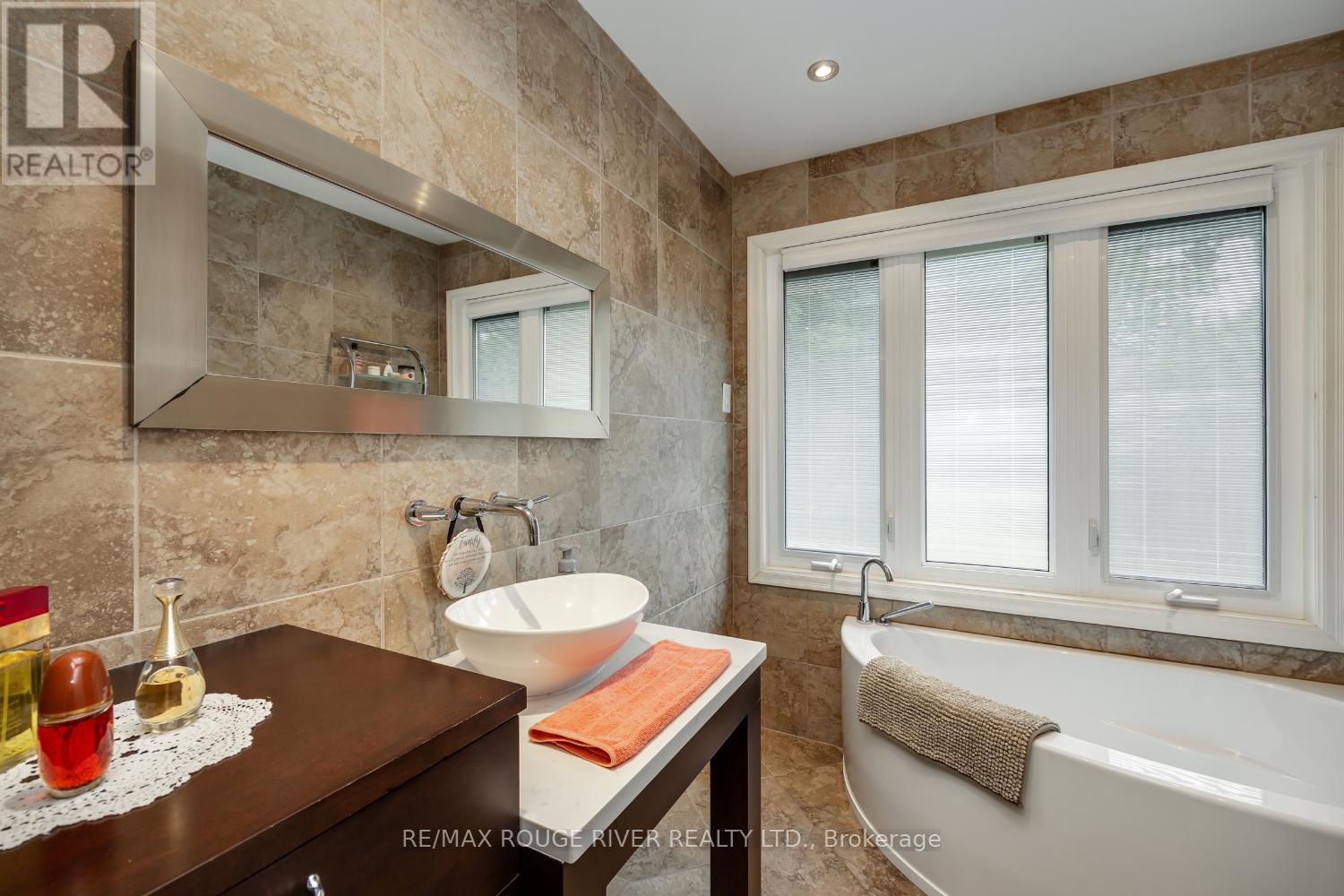 129 Briar Court, Oshawa, Ontario  L1G 6M4 - Photo 23 - E12453674