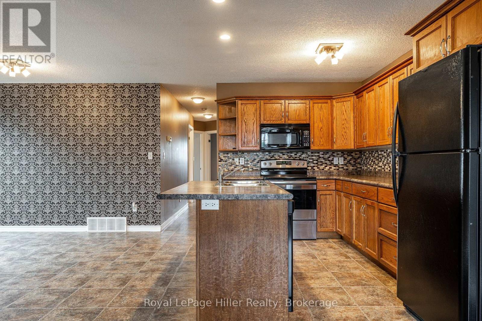 73 Park Lane, West Perth, Ontario  N0K 1N0 - Photo 7 - X12453657