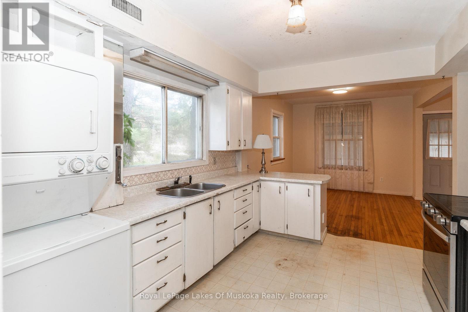 1015 Hewlitt Road, Muskoka Lakes (Monck (Muskoka Lakes)), Ontario  P1L 0J4 - Photo 11 - X12453677