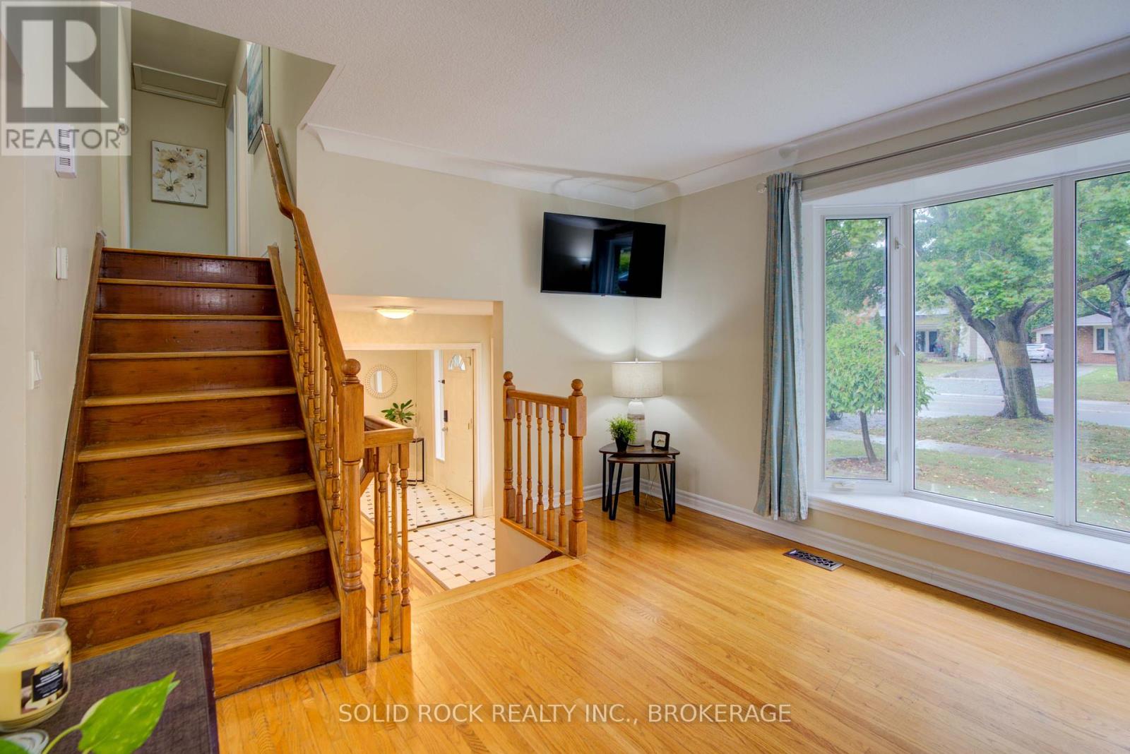 82 Queen Mary Road, Kingston, Ontario  K7M 2A5 - Photo 8 - X12453723
