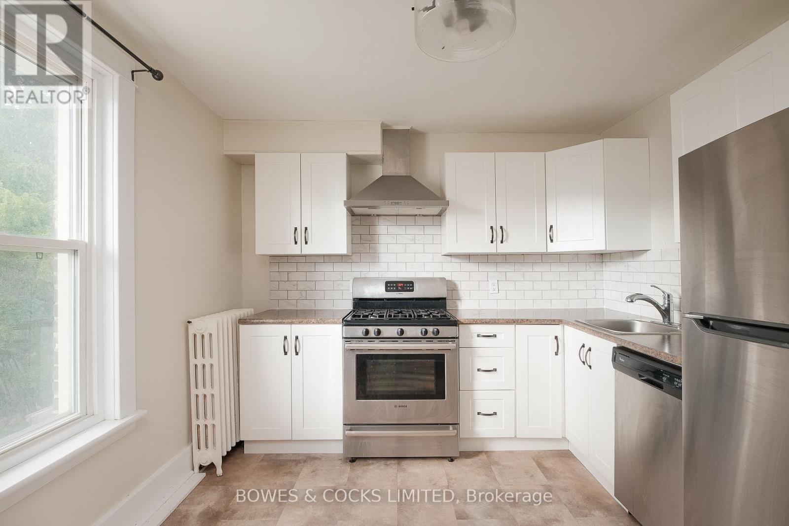 530 Chamberlain Street, Peterborough, Ontario  K9J 4L5 - Photo 10 - X12453761