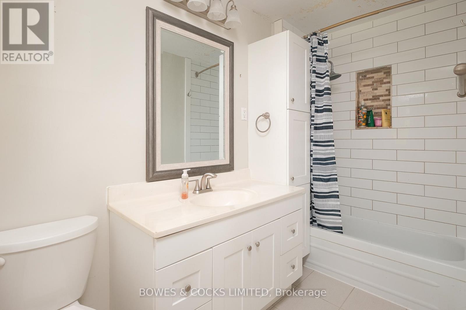 530 Chamberlain Street, Peterborough, Ontario  K9J 4L5 - Photo 8 - X12453761