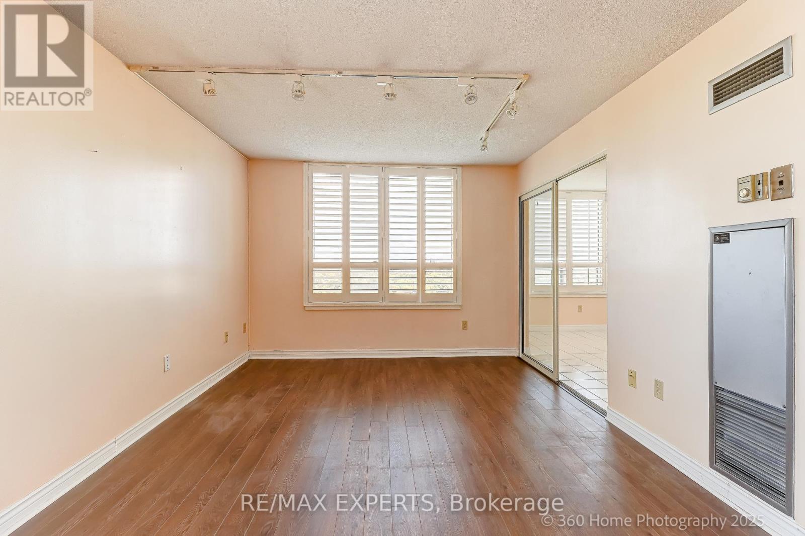 1603 - 7 Townsgate Drive, Vaughan, Ontario  L4J 7Z9 - Photo 14 - N12453581