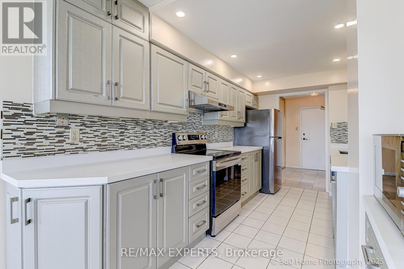 1603 - 7 Townsgate Drive, Vaughan, Ontario  L4J 7Z9 - Photo 8 - N12453581