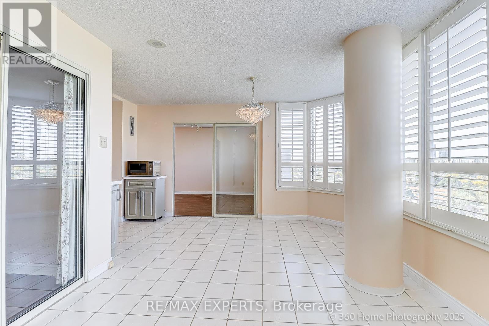 1603 - 7 Townsgate Drive, Vaughan, Ontario  L4J 7Z9 - Photo 13 - N12453581