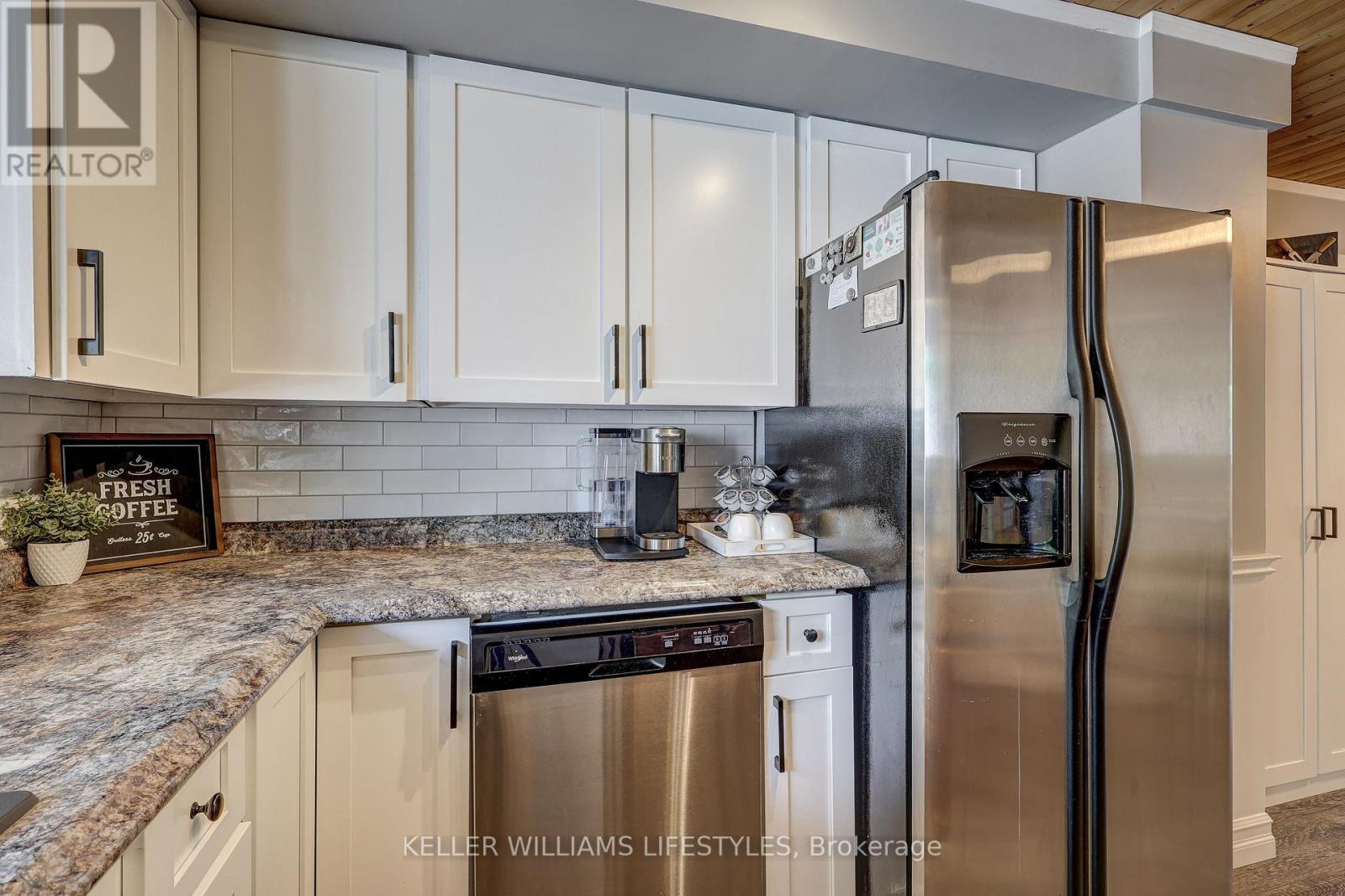 22738 Thames Road, Southwest Middlesex (Appin), Ontario  N0L 1A0 - Photo 14 - X12453649