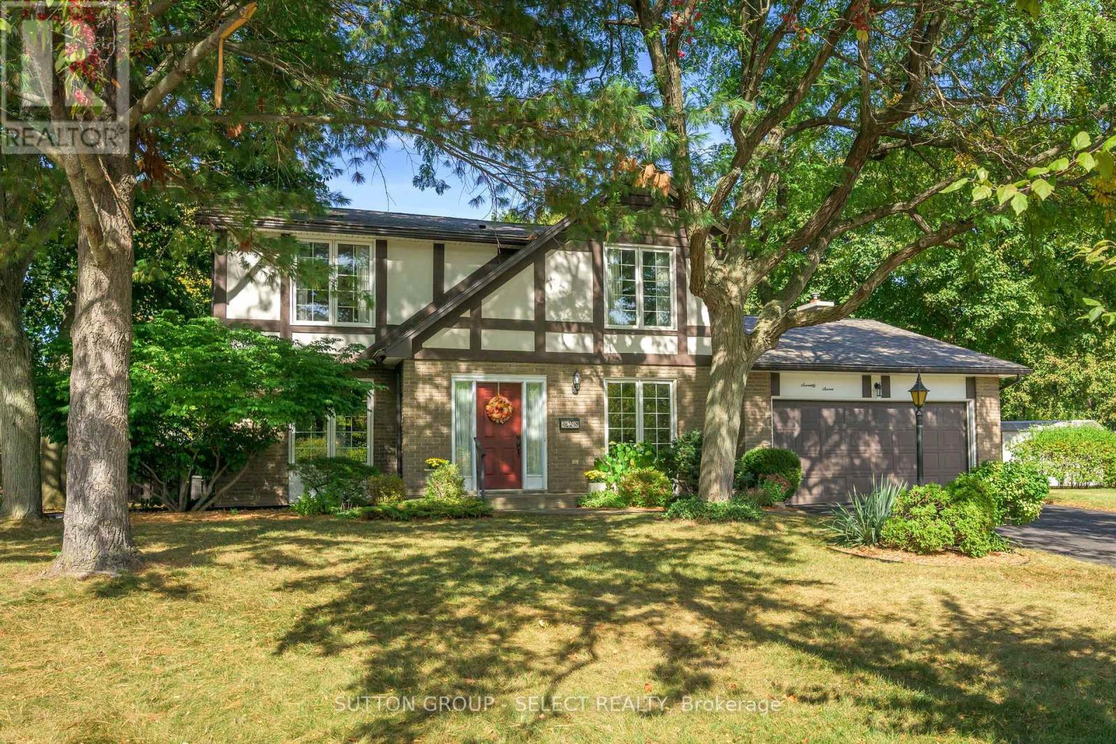 77 HAMPTON COURT, London North, Ontario