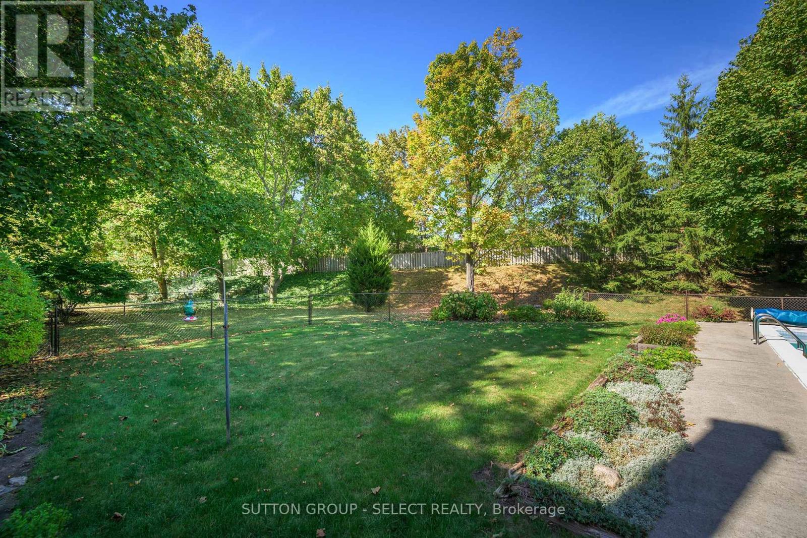 77 Hampton Court, London North, Ontario  N6H 2P3 - Photo 12 - X12453685