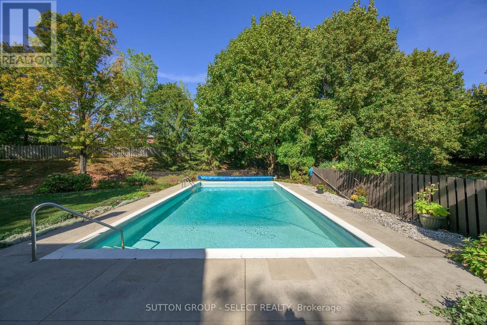 77 Hampton Court, London North, Ontario  N6H 2P3 - Photo 13 - X12453685