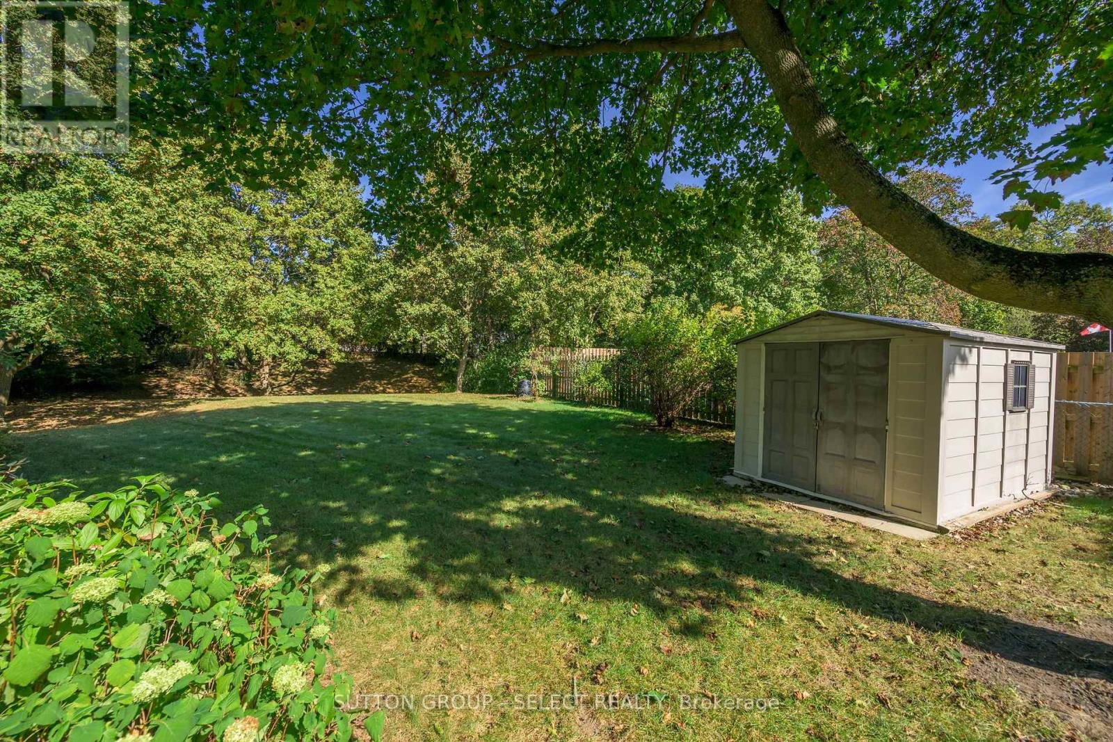 77 Hampton Court, London North, Ontario  N6H 2P3 - Photo 14 - X12453685