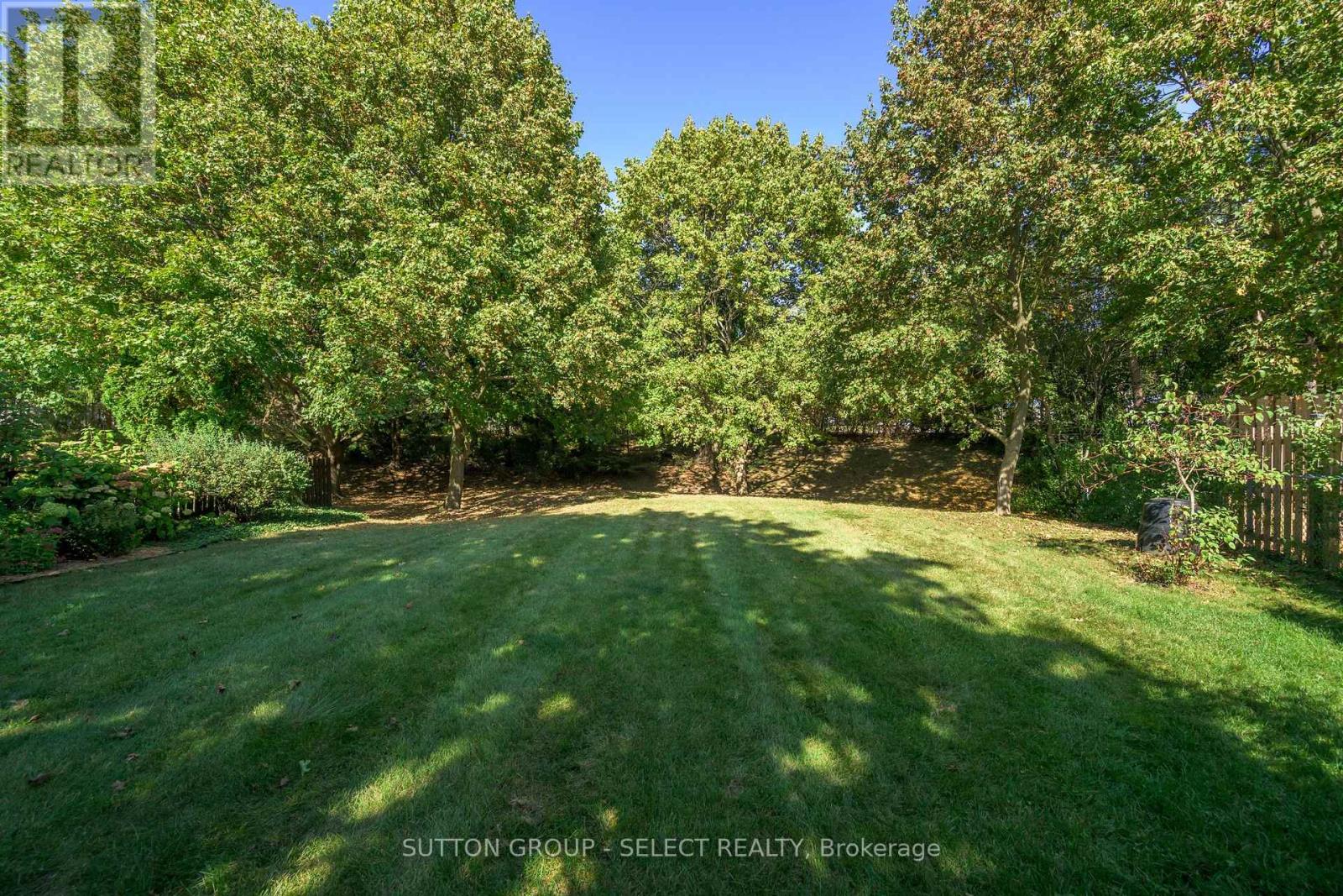 77 Hampton Court, London North, Ontario  N6H 2P3 - Photo 15 - X12453685
