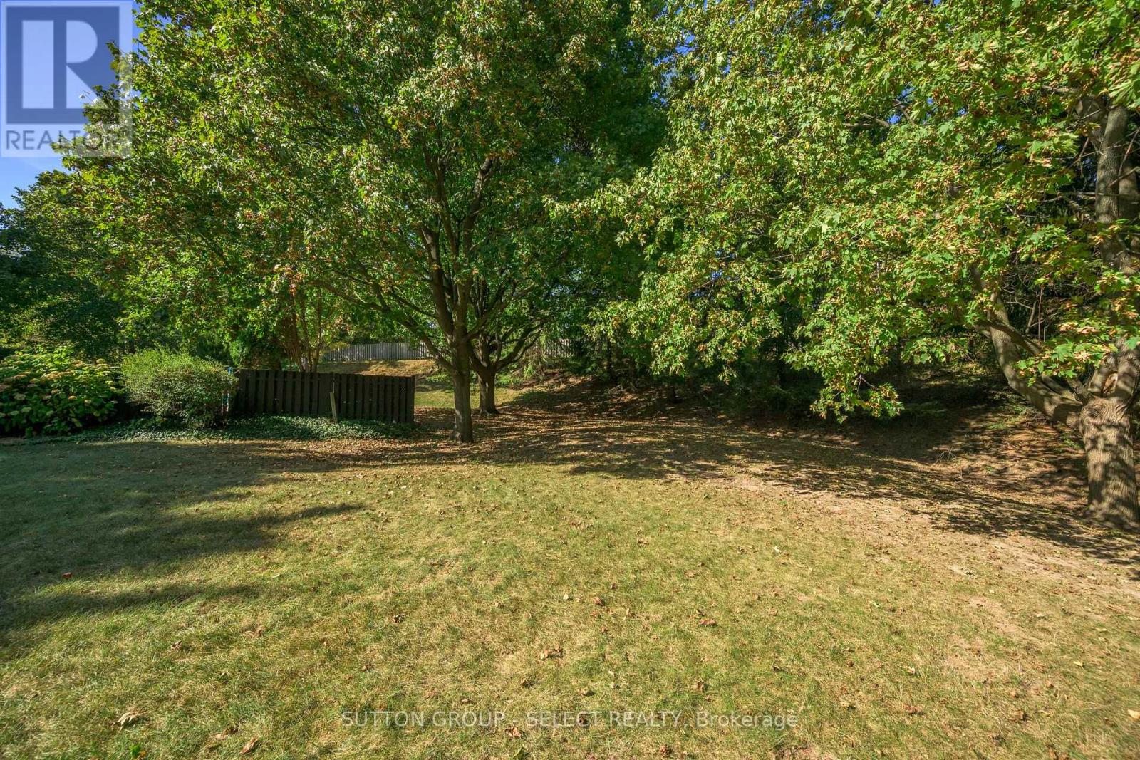 77 Hampton Court, London North, Ontario  N6H 2P3 - Photo 16 - X12453685