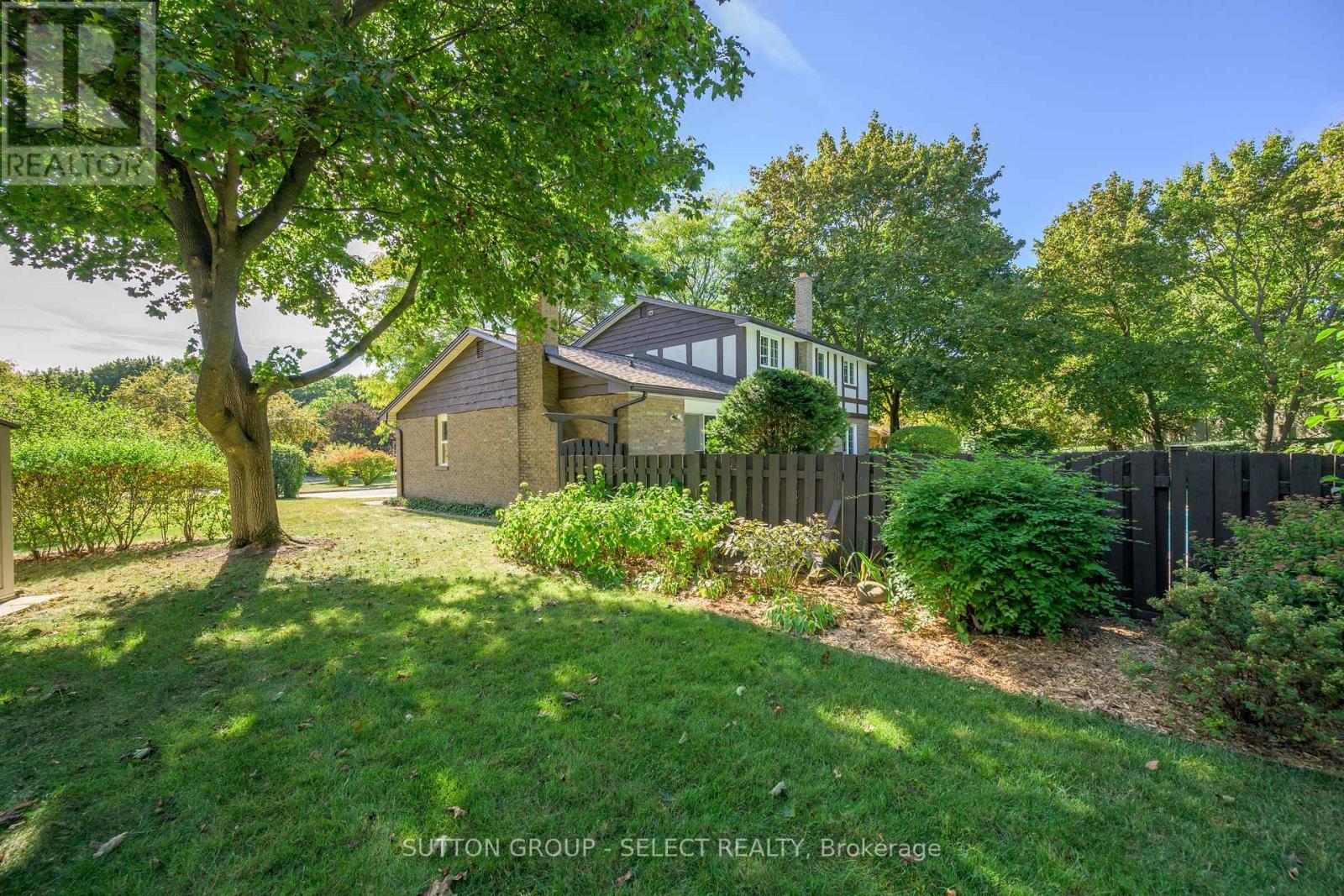 77 Hampton Court, London North, Ontario  N6H 2P3 - Photo 19 - X12453685