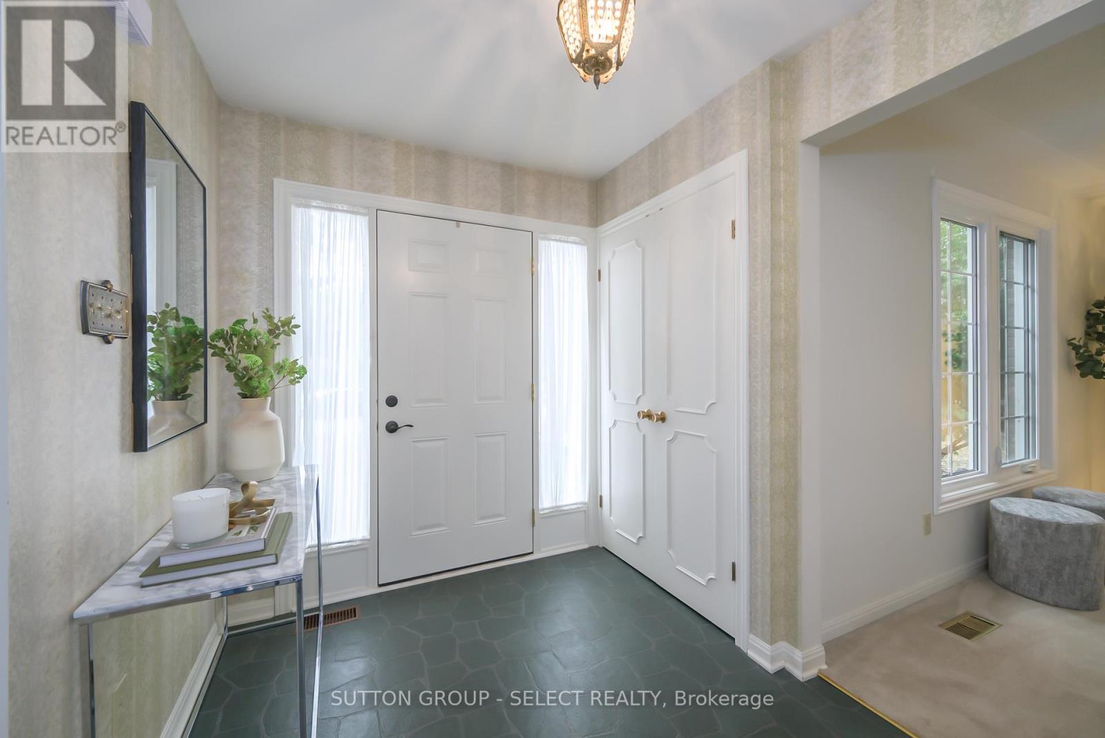 77 Hampton Court, London North, Ontario  N6H 2P3 - Photo 21 - X12453685