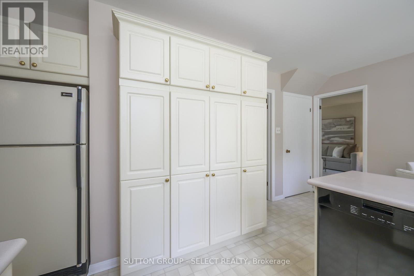 77 Hampton Court, London North, Ontario  N6H 2P3 - Photo 33 - X12453685