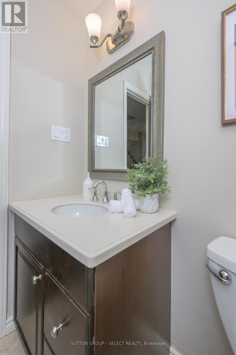 77 Hampton Court, London North, Ontario  N6H 2P3 - Photo 37 - X12453685