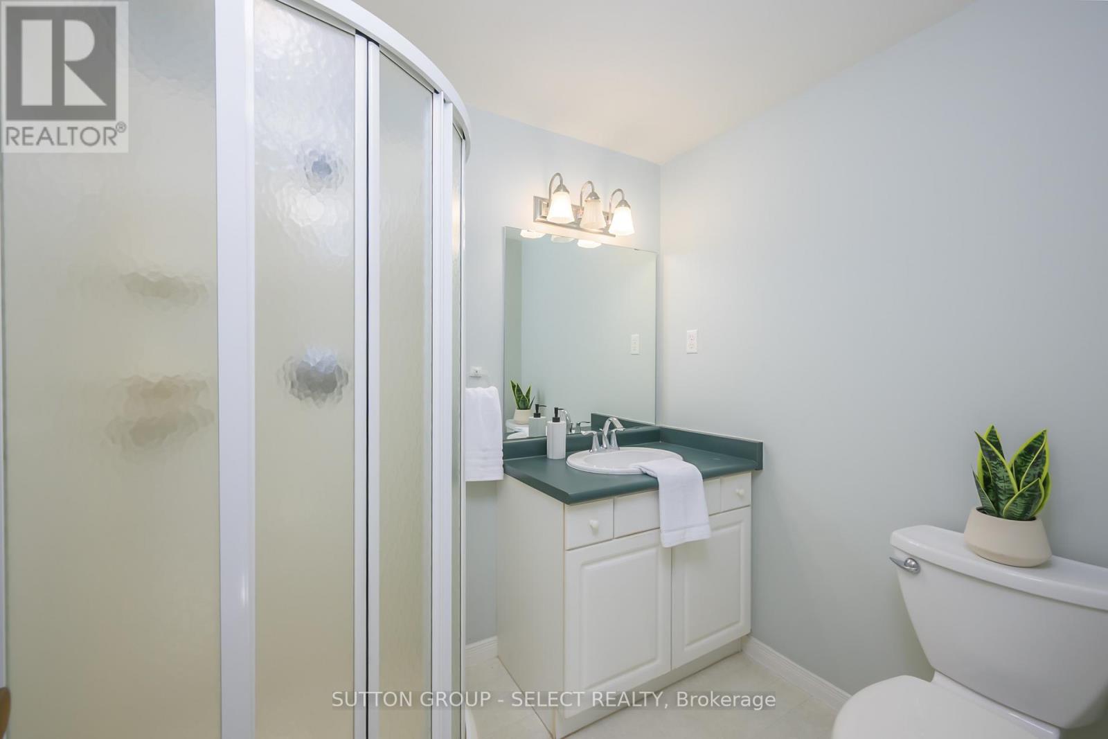 77 Hampton Court, London North, Ontario  N6H 2P3 - Photo 39 - X12453685
