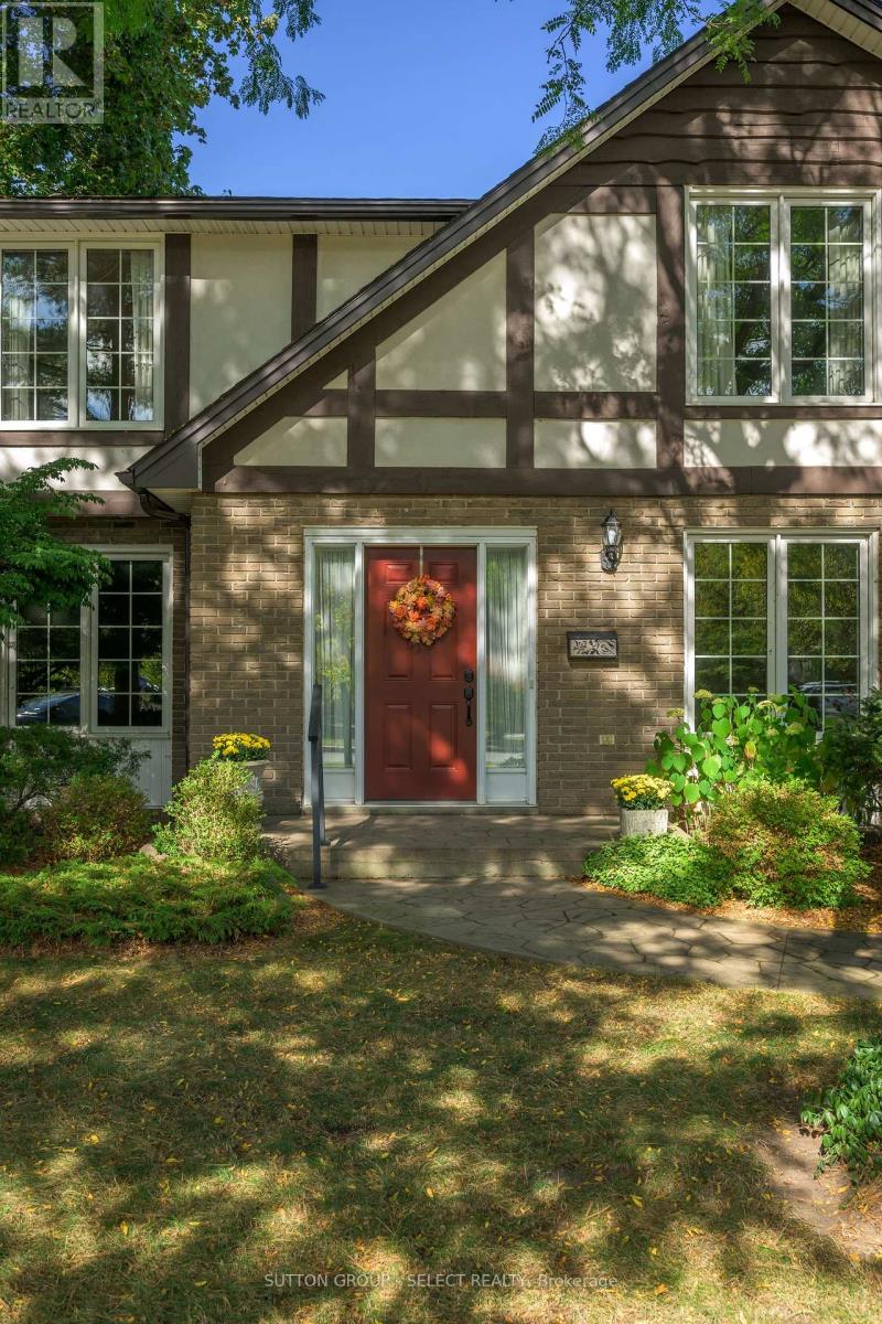77 Hampton Court, London North, Ontario  N6H 2P3 - Photo 4 - X12453685