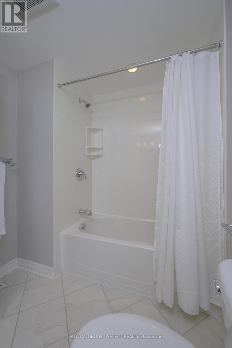 77 Hampton Court, London North, Ontario  N6H 2P3 - Photo 43 - X12453685