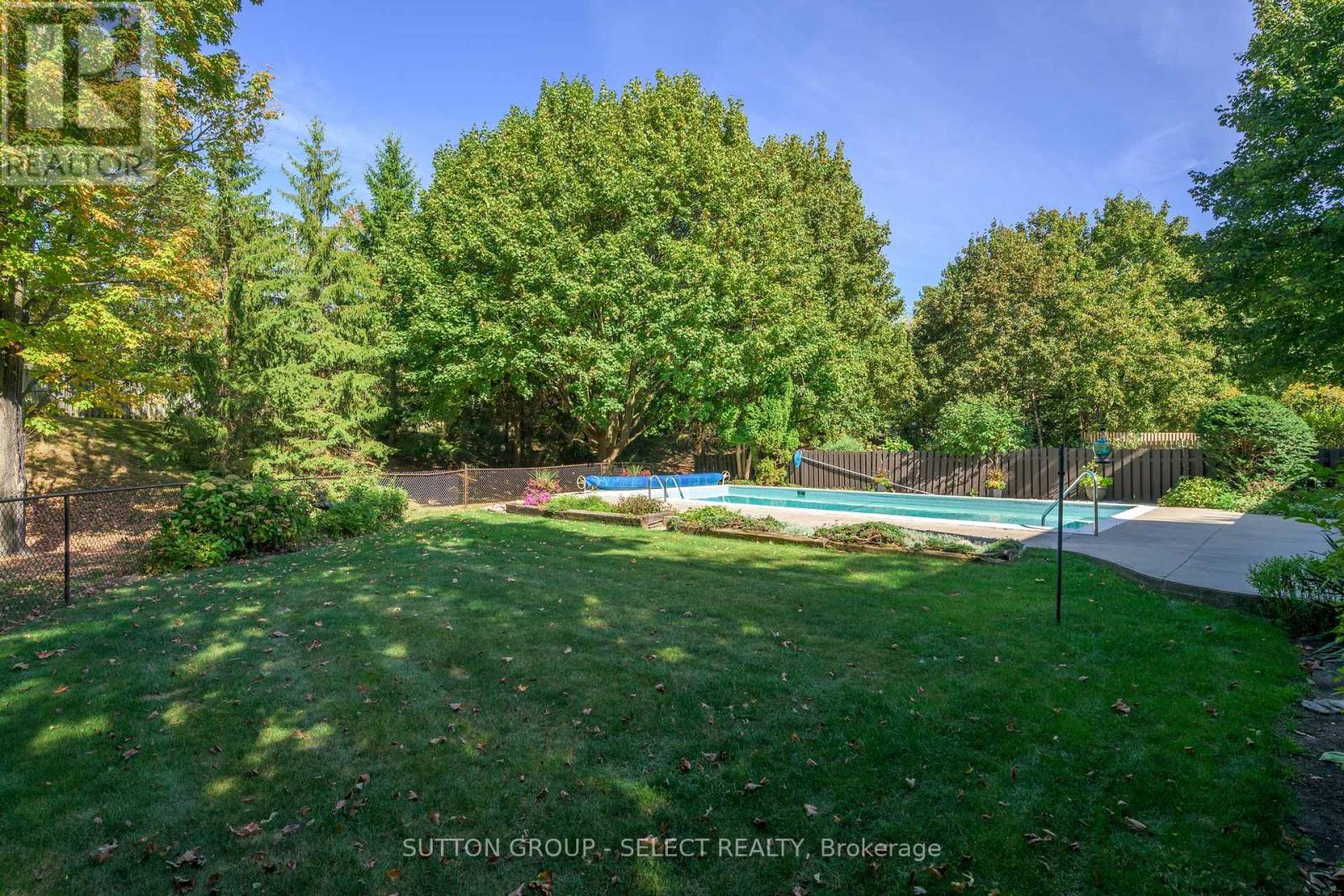 77 Hampton Court, London North, Ontario  N6H 2P3 - Photo 9 - X12453685