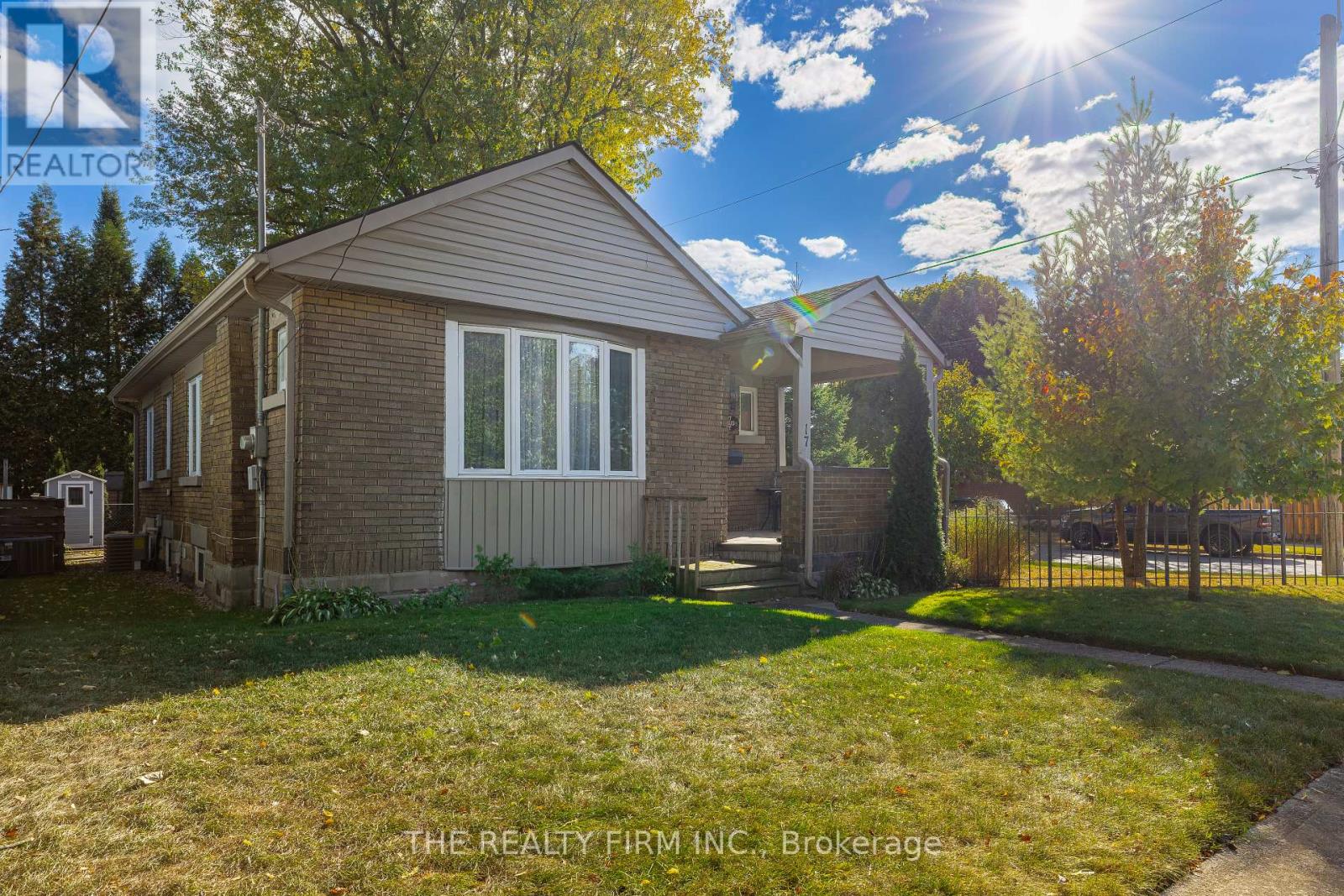 17 Maud Street, London South, Ontario  N5Z 2Y2 - Photo 3 - X12453692
