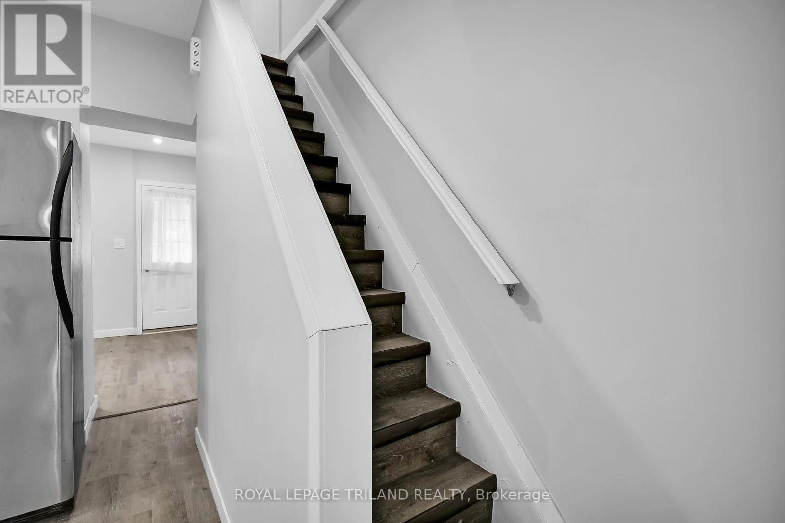 11 Scott Street, St. Thomas, Ontario  N5P 1K1 - Photo 10 - X12453823