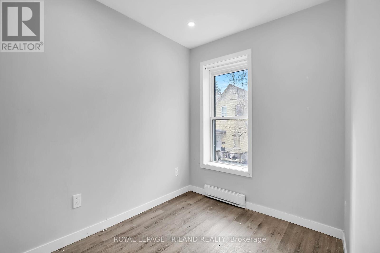 11 Scott Street, St. Thomas, Ontario  N5P 1K1 - Photo 11 - X12453823