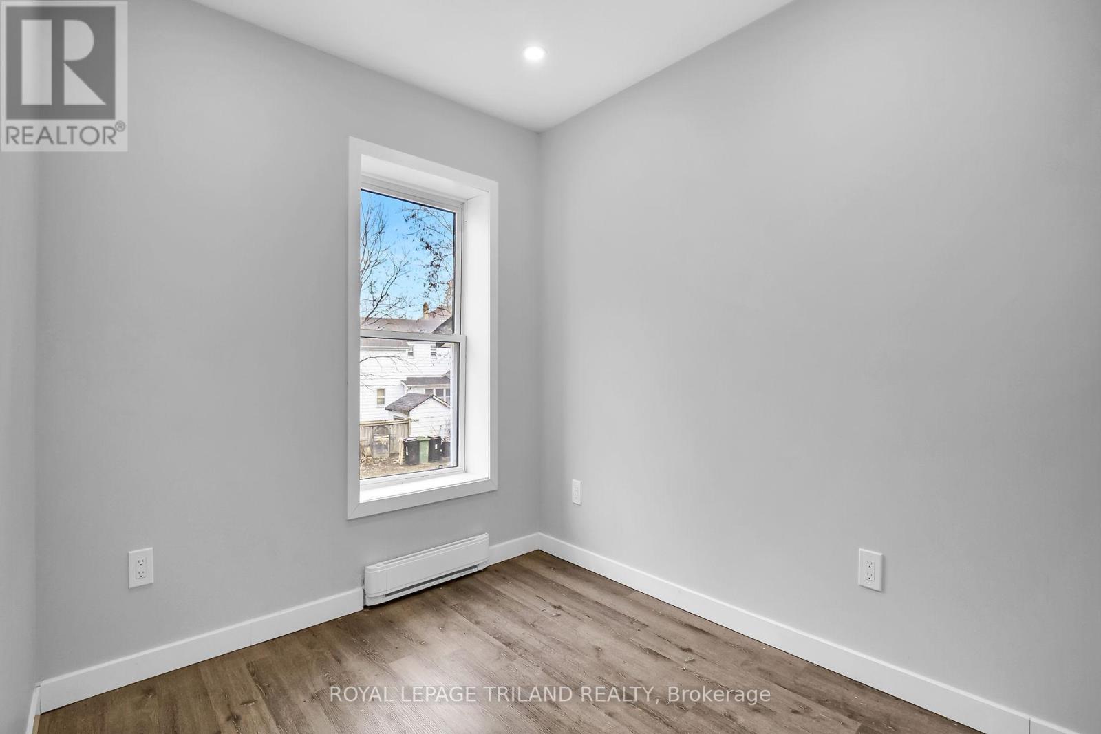 11 Scott Street, St. Thomas, Ontario  N5P 1K1 - Photo 13 - X12453823