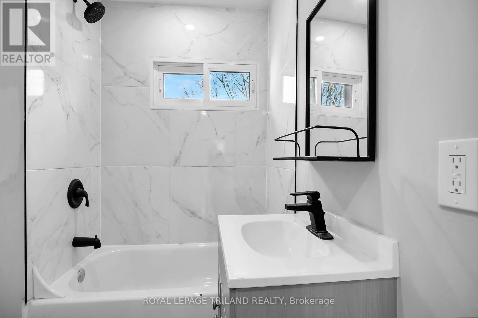 11 Scott Street, St. Thomas, Ontario  N5P 1K1 - Photo 16 - X12453823