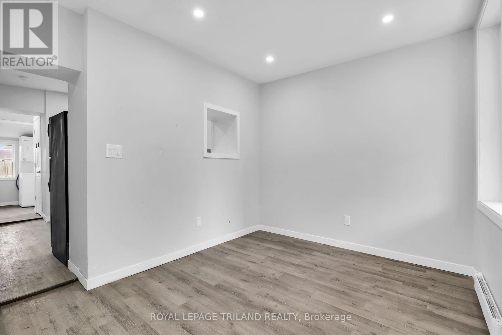 11 Scott Street, St. Thomas, Ontario  N5P 1K1 - Photo 2 - X12453823