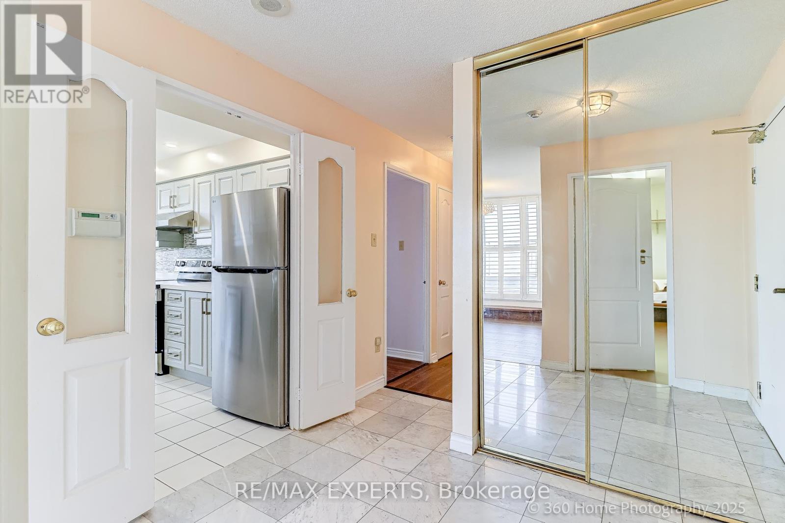 1603 - 7 Townsgate Drive, Vaughan, Ontario  L4J 7Z9 - Photo 5 - N12453581