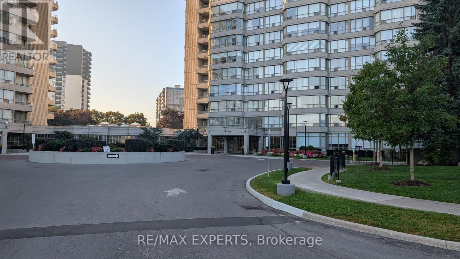 1603 - 7 Townsgate Drive, Vaughan, Ontario  L4J 7Z9 - Photo 29 - N12453581