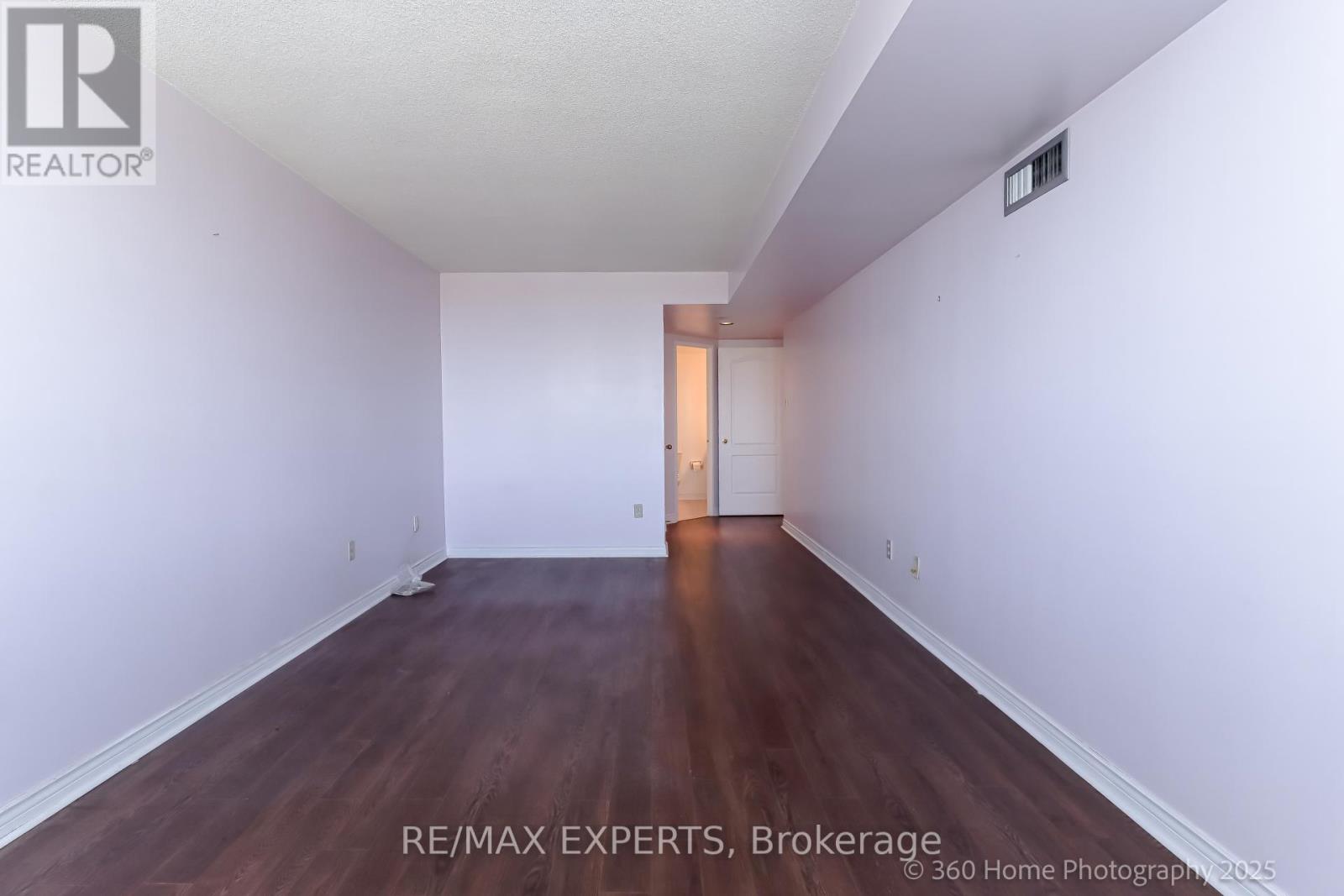 1603 - 7 Townsgate Drive, Vaughan, Ontario  L4J 7Z9 - Photo 19 - N12453581