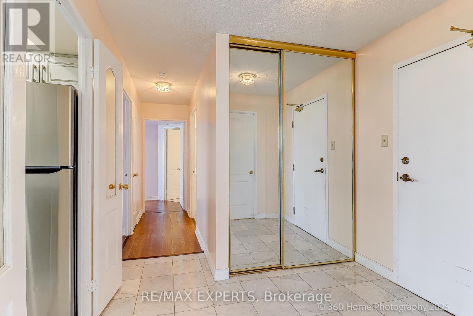 1603 - 7 Townsgate Drive, Vaughan, Ontario  L4J 7Z9 - Photo 6 - N12453581