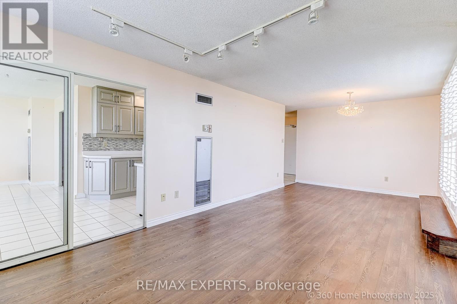 1603 - 7 Townsgate Drive, Vaughan, Ontario  L4J 7Z9 - Photo 10 - N12453581