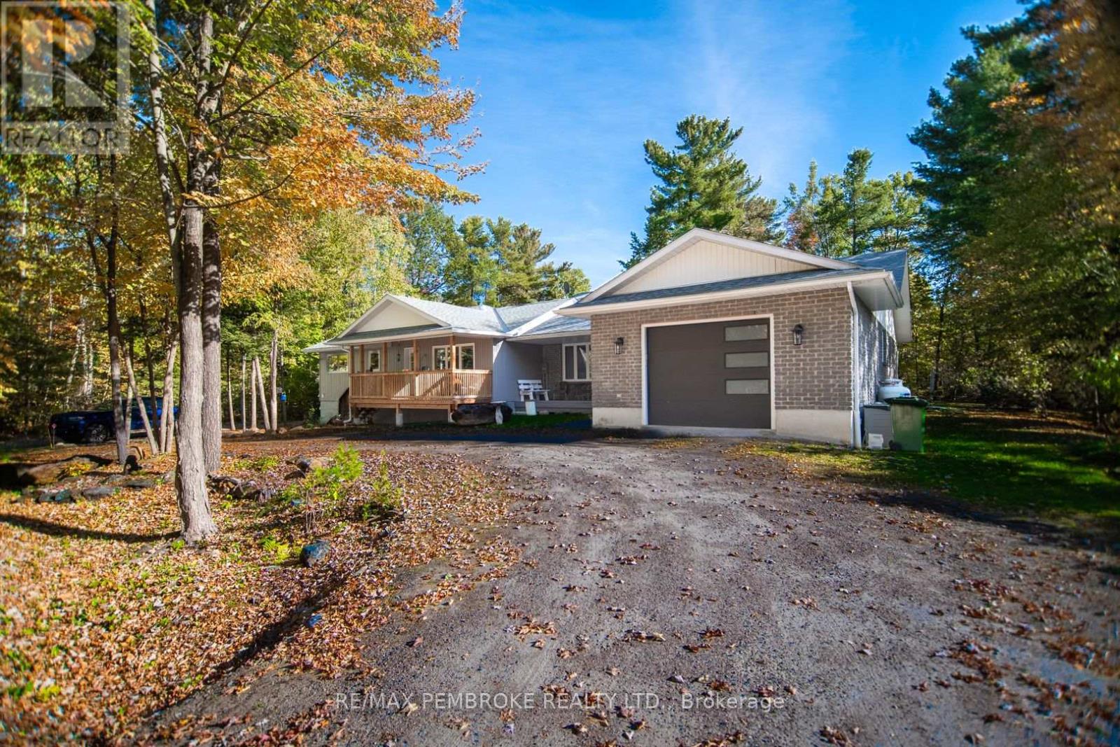 40 Eileen Street, Laurentian Valley, Ontario  K8A 6W2 - Photo 1 - X12453790