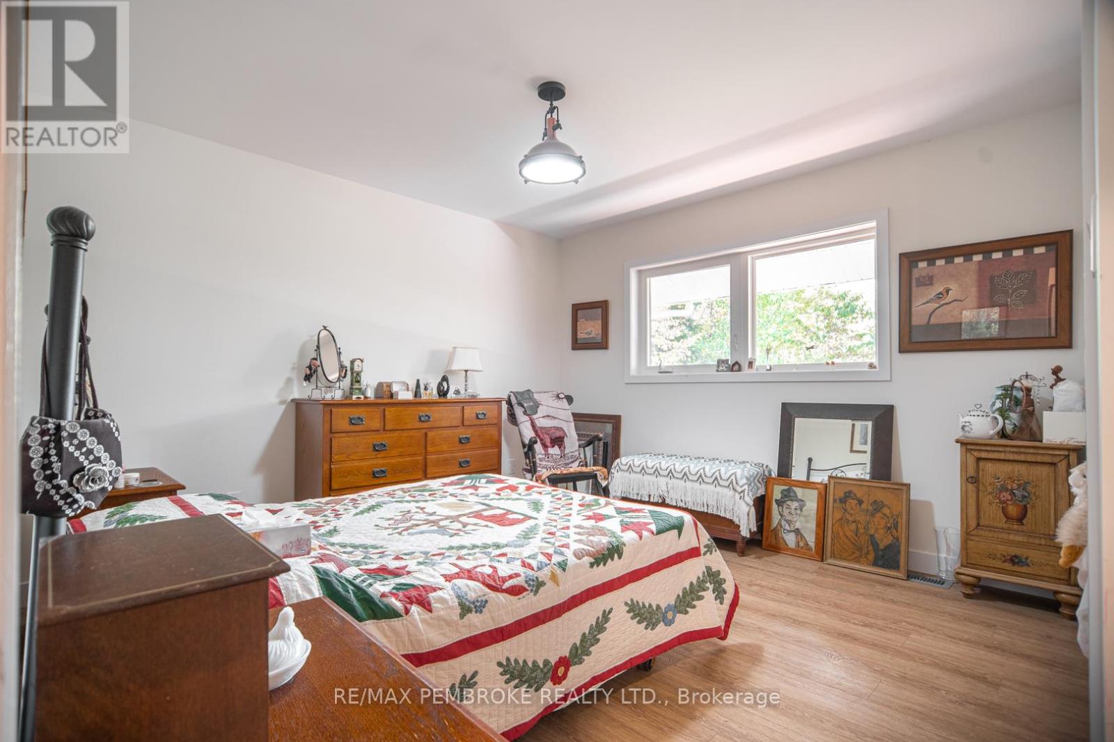 40 Eileen Street, Laurentian Valley, Ontario  K8A 6W2 - Photo 11 - X12453790