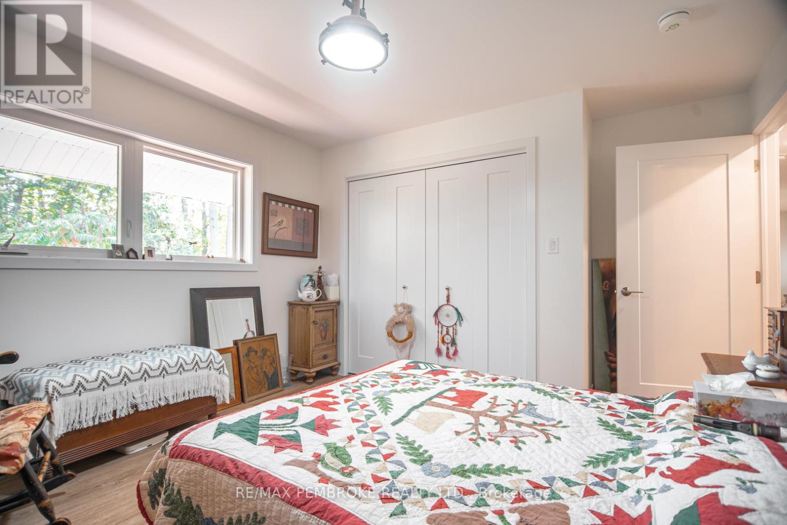 40 Eileen Street, Laurentian Valley, Ontario  K8A 6W2 - Photo 12 - X12453790